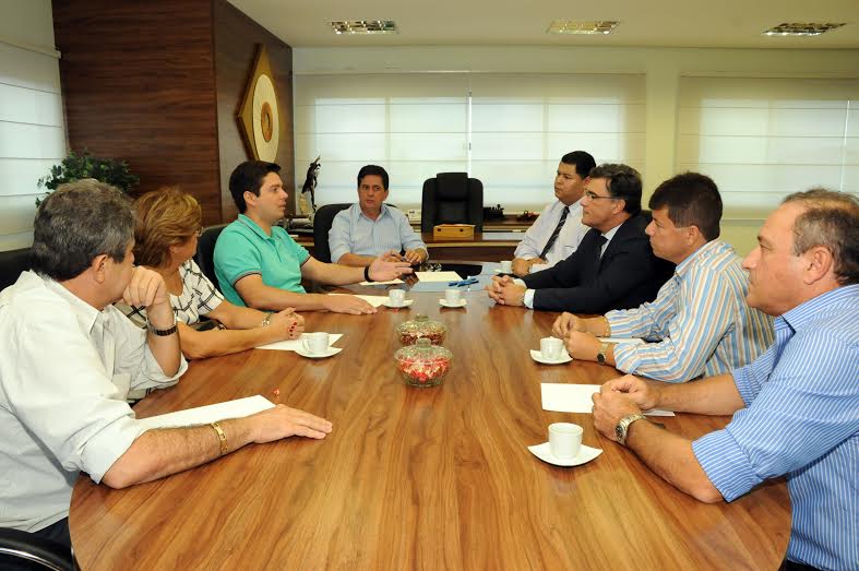 Leandro Domingos se reúne com empresários/Foto: Assessoria apoiobancofecomer