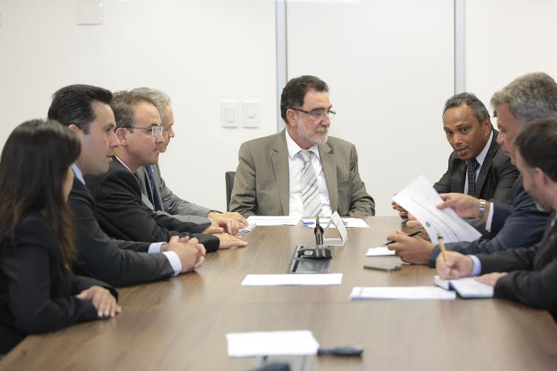 Reunido com a bancada, ministro Patrus Ananias garante ajuda aos agricultores, que já acumulam prejuízos de R$ 52 milhões bancadaprodutores