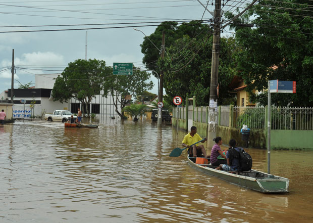 Cheia histórica já atingiu cerca de 87 mil pessoas em Rio Branco/Foto: Selmo Melo/ContilNet Notícias cheia1822capa