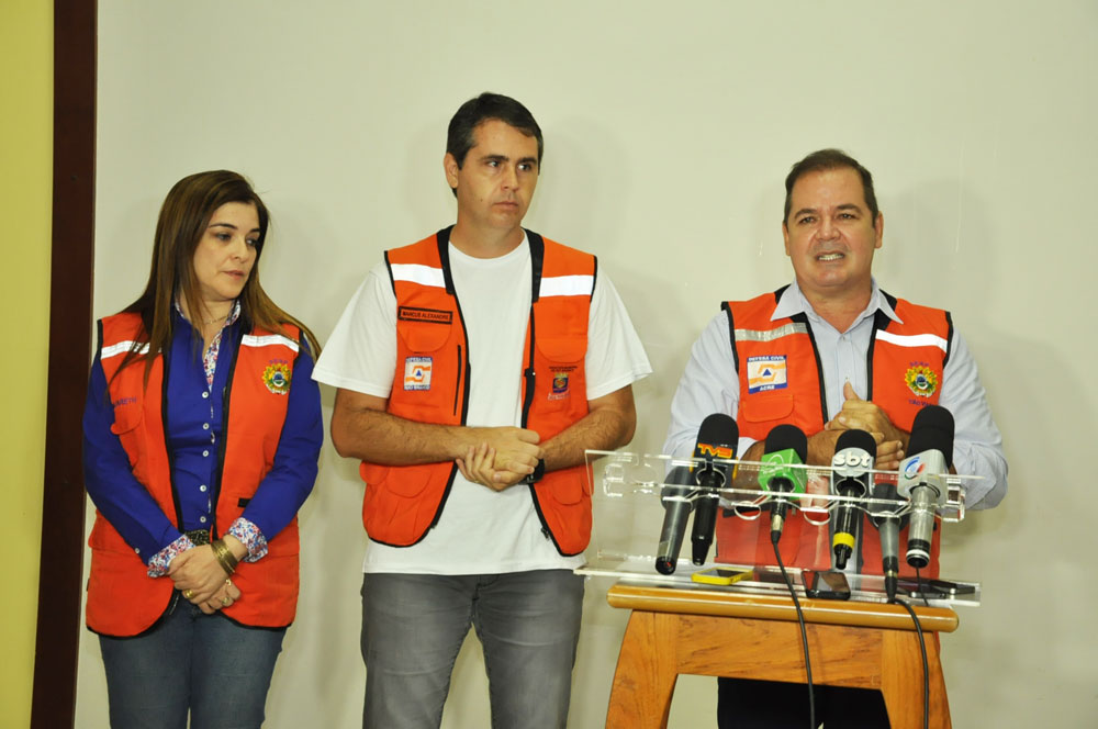 Governador Tião Viana, vice-governadora Nazaré Araújo e prefeito de Rio Branco, Marcus Alexandre/Foto: Selmo Melo/ContilNet Notícias coeltiva-cheia