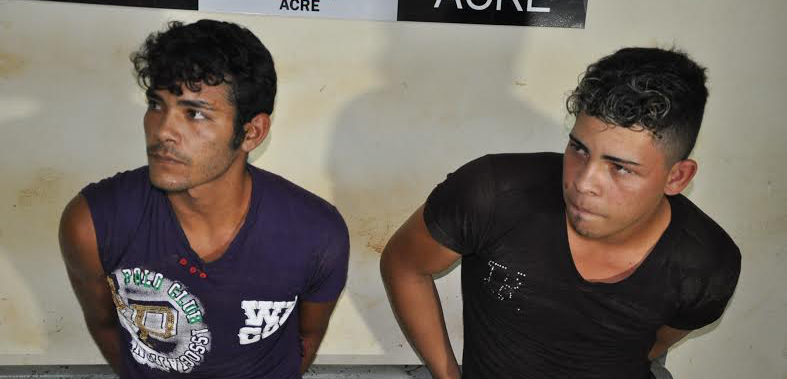 Na delegacia a vítima reconheceu os dois homens e recuperou sua bolsa/Foto: Selmo Melo/ContilNet Notícias duplabolsa