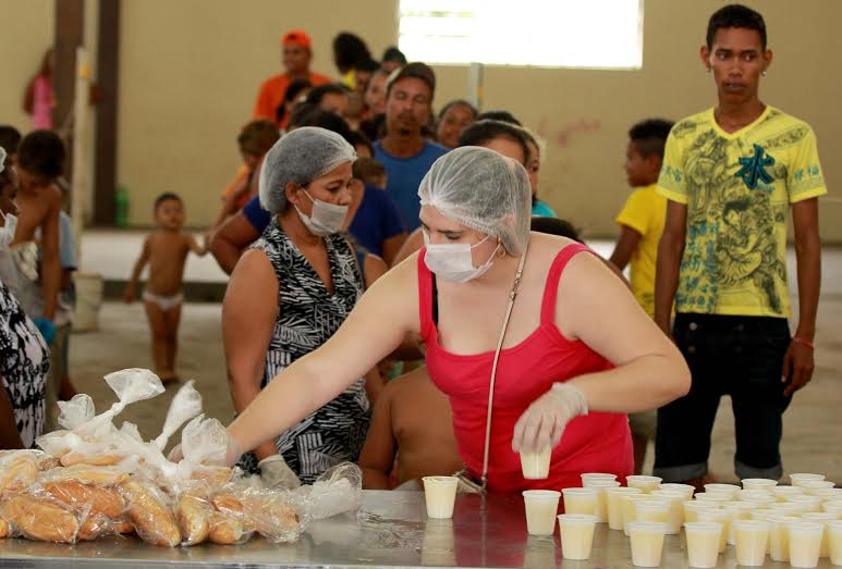 Voluntários ajudam na manutenção dos 17 abrigos montados na capital/Foto: Ascom PMRB voluntariosasses