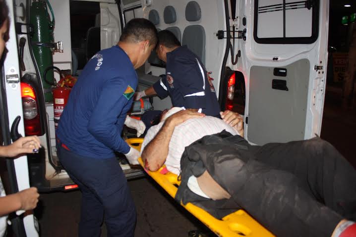 Condutor da moto foi socorrido e encaminhado ao PS/Foto: Selmo Melo/ContilNet Notícias acidenteviarocha3