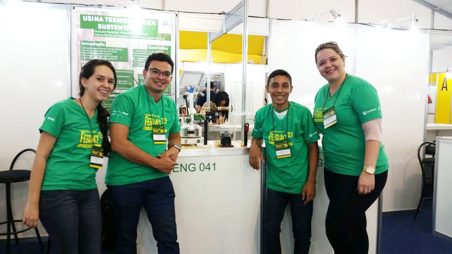 Alunos do ISJ participam de feira em São Paulo alunosisj2