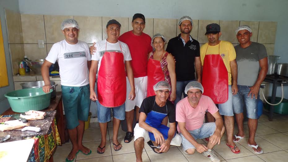 Equipe da prefeitura trabalha no atendimento às famílias do abrigo doacaosenaabrigo3