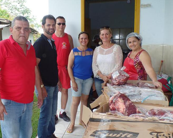 O prefeito Mano Rufino agradeceu o apoio dado pelo governo do estado nesse momento preocupante/Foto: Assessoria doacaosenaabrigo4