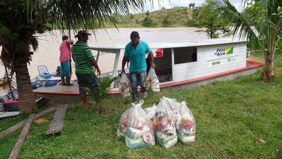 Os moradores da comunidade Lauriano, rio Iaco, foram os primeiros a serem contemplados enchentesenadonativos2