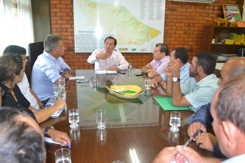 O superintendente do Incra, Reginaldo Ferreira da Silva demonstrou interesse em mediar diálogo e resolver as demandas de interesse da instituição e comunidade/Foto: Assessoria incrabonal