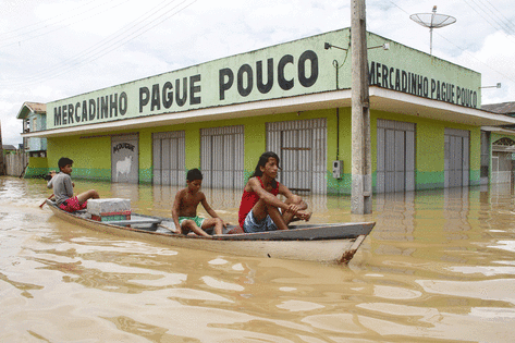 Cidade corre risco de ficar desabastecida (Evandro Seixas) manaus-amazonas-amazonia-Cheia-rio-Purus-Acre-populacao-comeca-deixar-Boca-Acre-casas-alagadas-prefeitura-enchente ACRIMA20150316 0002 15