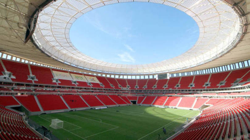 Estádio Mané Garrincha, em Brasília: a falta de jogos no estádio levou o governo do Distrito Federal a levar parte de sua burocracia para ocupar o local size 810 16 9 brasilia