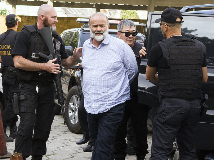 O tesoureiro do PT, João Vaccari Neto, compareceu ao IML para realizar exame de corpo delito em Curitiba(Paulo Lisboa/Folhapress) alx brasil-20150415-20 original