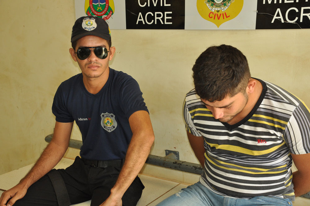 Jeferson e Elias foram presos acusados de comercialização ilegal de armas de fogo/Foto: Selmo Melo/ContilNet Notícias armasfogoagente