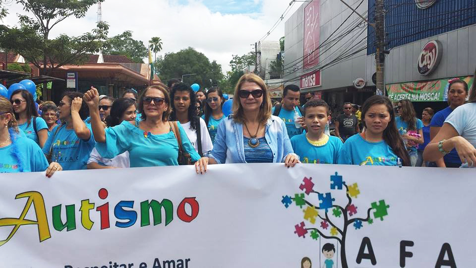 No Acre, nesta quarta-feira (1), famílias realizaram uma passeata de conscientização sobre autismo autismoacre