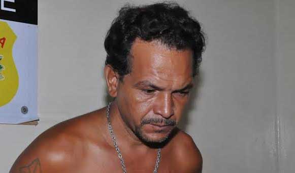 Com ele foi apreendida uma pistola calibre 380, cerca de um quilo de pedra de oxidado pura e mais R$ 3.145 drogapchomem