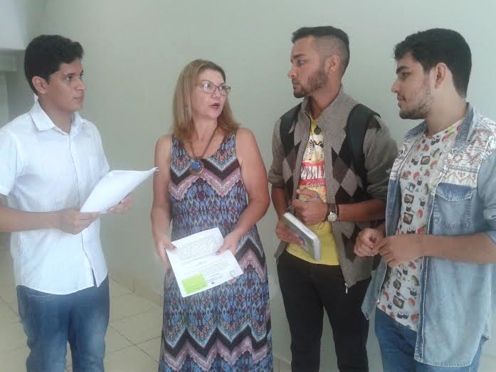 Líderes do movimento pediram apoio dos vereadores de oposição/Foto: Wiliandro Derze/ContilNet Notícias estudantesisencao2