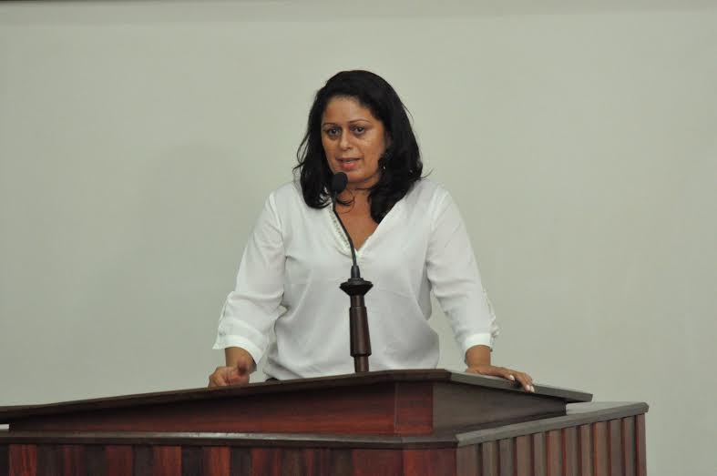 A vereadora Graça da Baixada disse que o projeto deve ser levado às comunidades em audiência pública graca