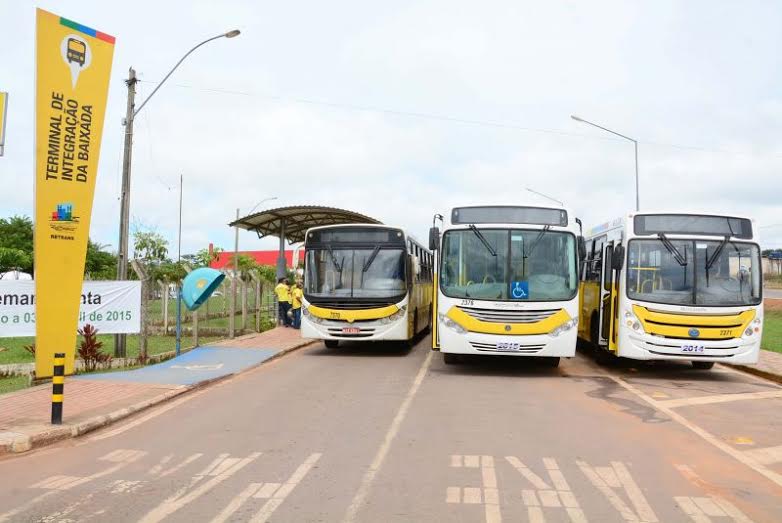 O grande questionamento feito na entrega dos ônibus é que o projeto que isentou as empresas de transporte coletivo se comprometeu em colocar 30 veículos novos nas ruas onibusvelho