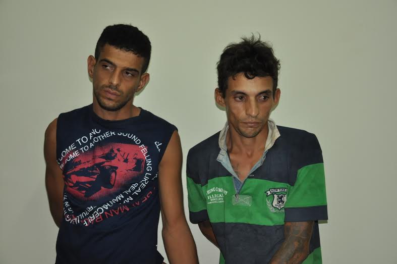 Dupla foi presa e conduzida à delegacia/Foto: Selmo Melo/ContilNet Notícias pecasmoto