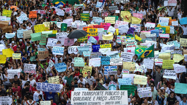 Ao invés de convocar manifestações de rua, os movimentos Brasil Livre e Vem Pra Rua pretendem agora pressionar o Congresso protestos-1