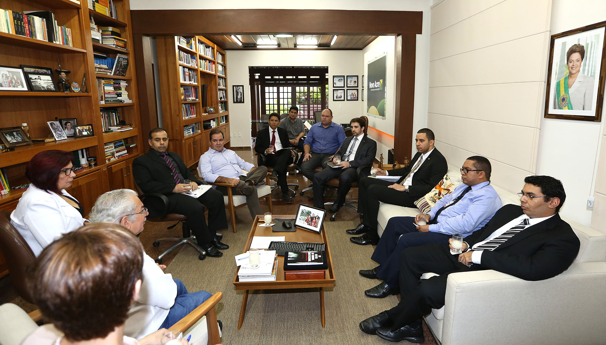 Tião Viana se reúne com promotores e secretários de Estado na Casa Civil/Foto: Secom secom acreSV17042015-2