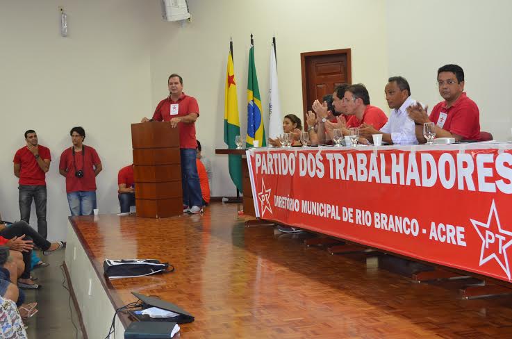 O governador Tião Viana, por sinal, preferiu atribuir a atual crise petista a uma tentativa de golpe do que se convencionou chamar de “elite branca”/Foto: Ascom tiaoplenaria
