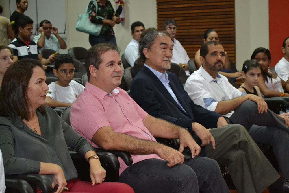 O governador Tião Viana visitou a Emac com Oscar Motomura, o fundador e principal executivo da Amana-Key/Foto: Socorro Pinheiro/ContilNet Notícias visitaescolamusica