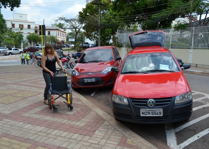 Usuários que deixam seus veículos nos locais demarcados como estacionamentos rotativos denunciam que cobranças indevidas estão sendo realizadas zonaazulacre