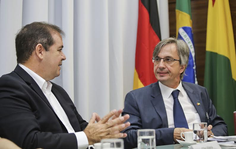 Governador Tião Viana e embaixador alemão Dirk Brengelmann; europeus já aplicaram R$ 95 mi em projetos sustentáveis no Acre Crédito: Agência de Notícias do Acre politicaverde