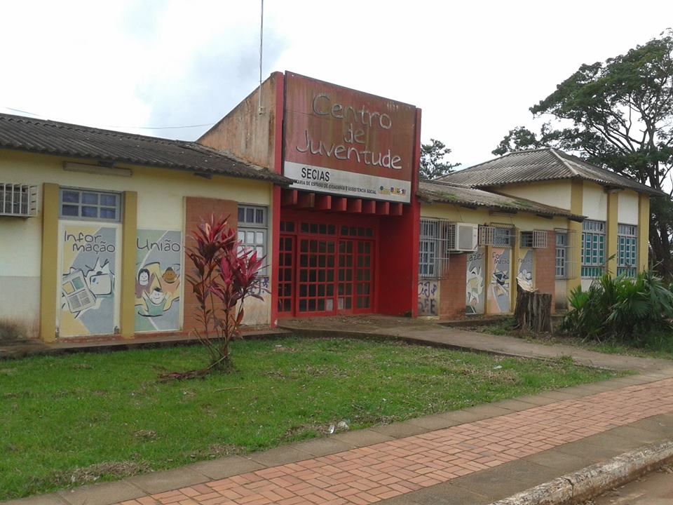 Centro do Rui Lino está abandonado e sem atividades, diz estudante/Foto: Wiliandro Derze centrobandoando