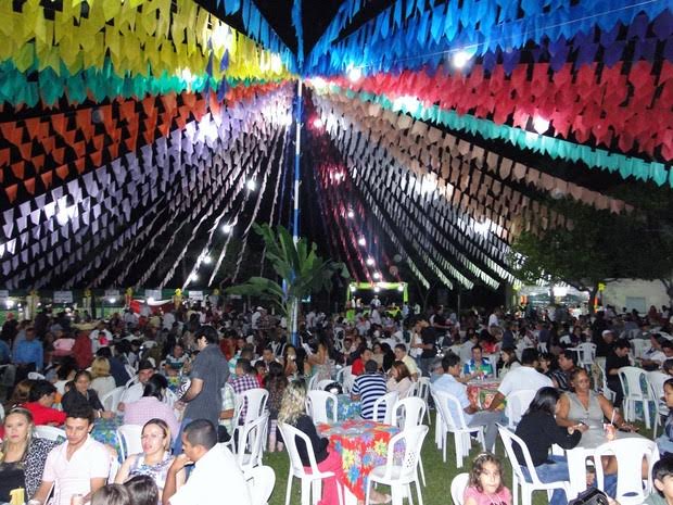 O arraial da UDV, a princípio, era realizado apenas para os sócios do centro, hoje faz parte do calendário cultural da cidade. arraial do vegetaç