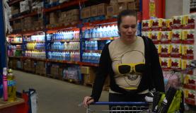 Dos oito grupos pesquisados pela FGV, cinco apresentaram acréscimos, com destaque para alimentação cujos itens ficaram em média 1,08% mais carosAntonio Cruz / Agência Brasil atacadao cecilia 2864