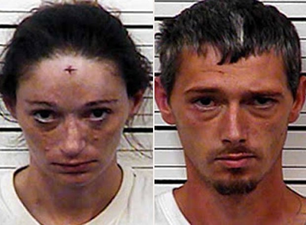 Erin Brooke Lawson e Johnny Allen Richards agrediram vizinho que reclamou do sexo barulhento (Foto: Hawkins County Sheriff 's Office) casal-sexo