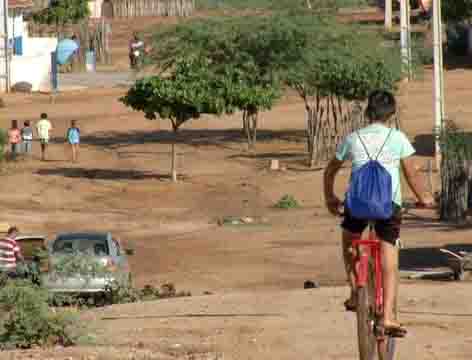 Alunos da zona rural podem ficar sem aula por falta de transporte escolar, denuncia deputado
