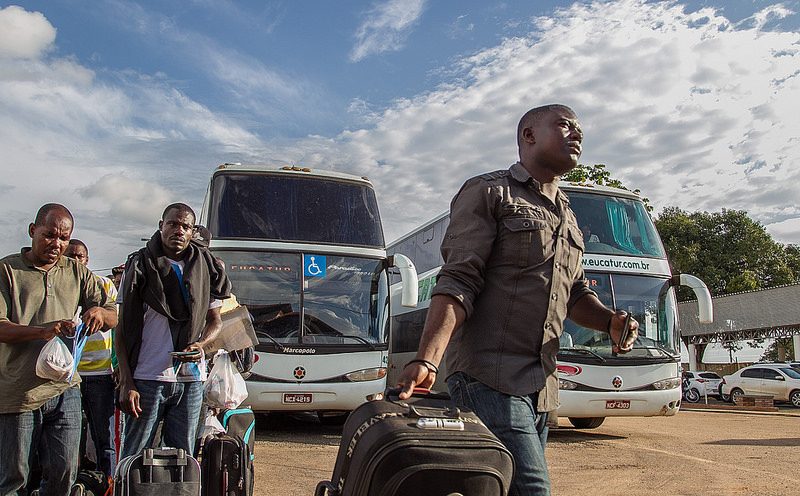 haitianos-onibus