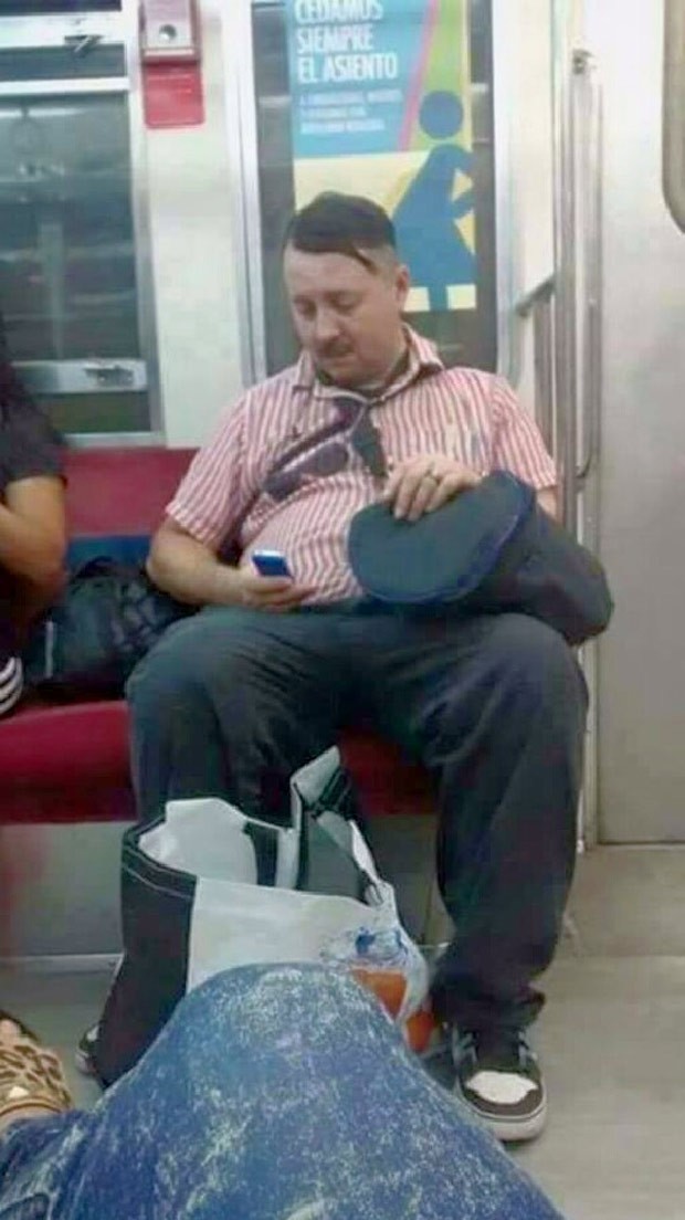 Passageiro virou hit por conta das semelhanças com ex-ditador nazista Adolf HItler (Foto: Reprodução/Reddit) sosia-hitler