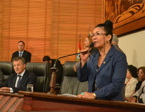 “Conta de energia da Casa Civil deve estar incluída no programa tarifa social”, ironiza Sinhasique