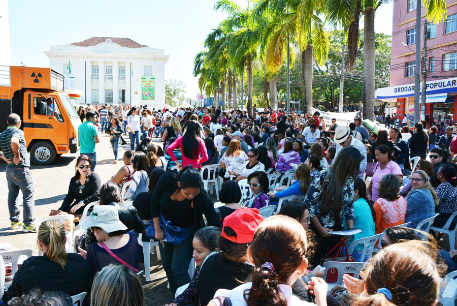 Com professores em greve, falta compromisso do governo com pauta da educação