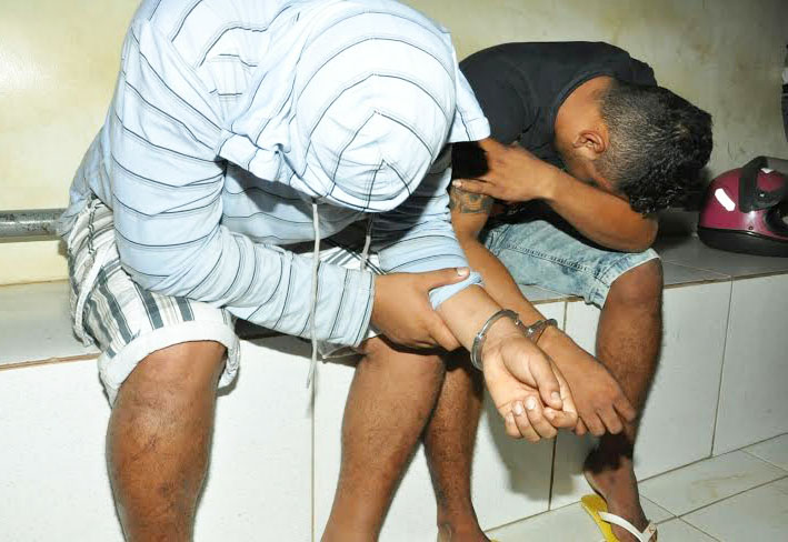 Os dois foram presos e conduzidos à Defla traficantesconquistacapa