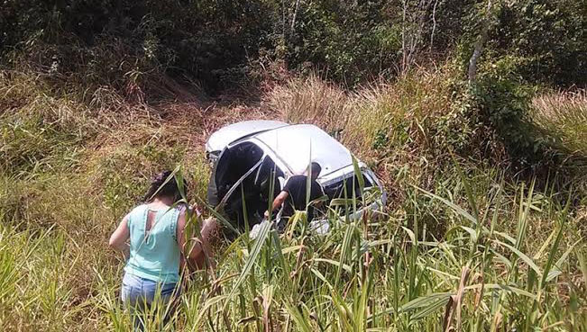 Carro saiu da pista e capotou várias vezes/Foto: Reprodução