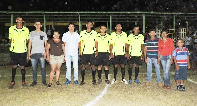 Abertura do Campeonato de Futebol Masculino de Assis Brasil reúne centenas de pessoas