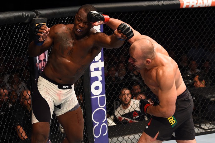 Em luta emocionante, Glover Teixeira “apaga” Saint Preux