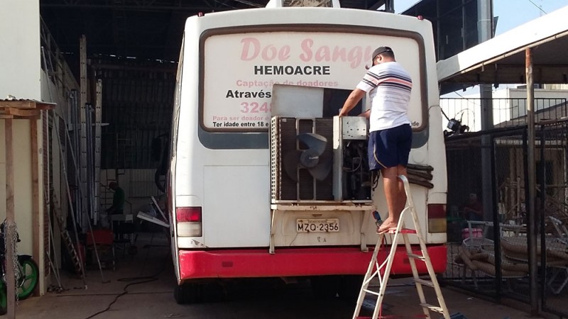 Ônibus do Hemoacre passa por reparo/Foto: ContilNet