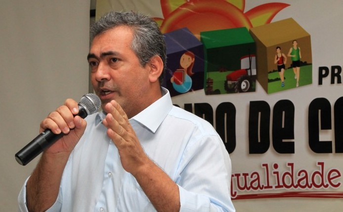 Prefeito quer abastecer carros de funcionários públicos com combustível pago pelo contribuinte