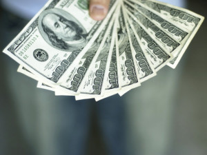 Na mínima da sessão, a moeda americana atingiu 3,8841 reais./ Foto: ContilNet