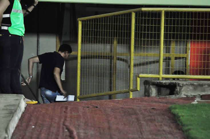 Agentes estiveram posicionados dentro das bilheterias com malotes, onde foi depositada a renda da partida/Foto: ContilNet