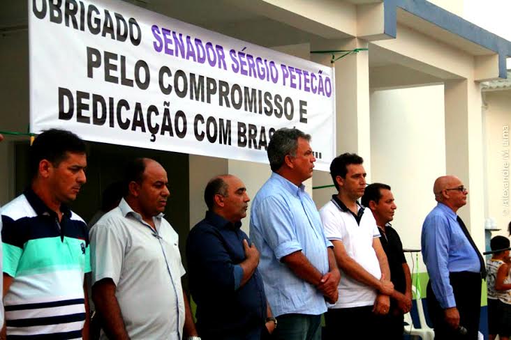 “O PT só aparece durante a enchente, depois some”, diz Petecão