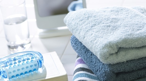 Para quem divide o banheiro com toda a família, a dica é separar os objetos de cada um (Foto: Thinkstock)
