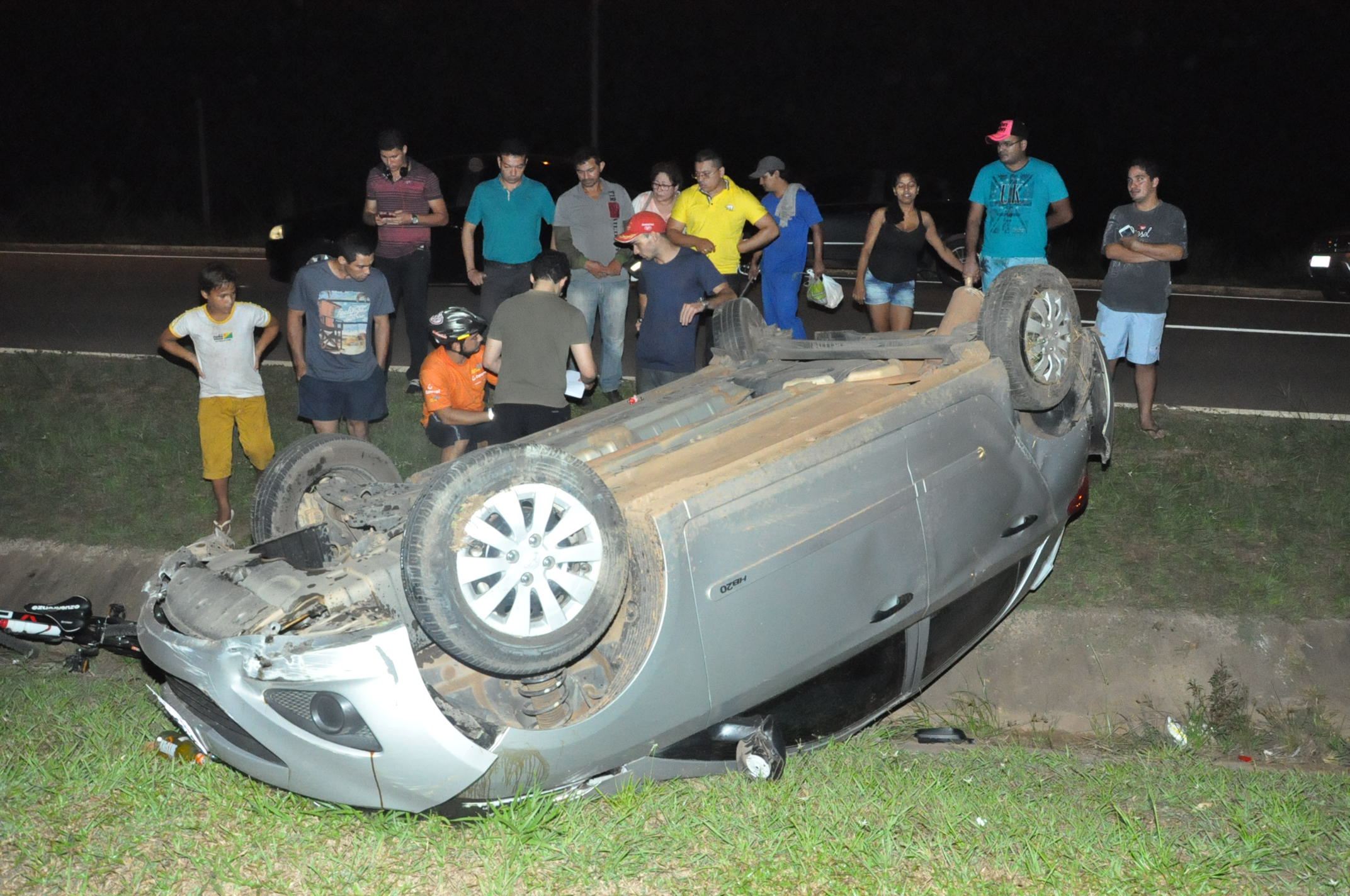 Após capotamento na BR-364, condutora fica ferida e é levada ao Pronto Socorro