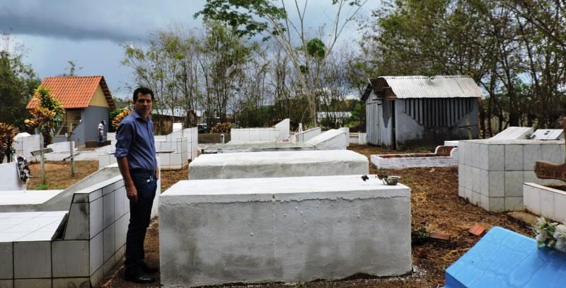 Prefeitura realiza limpeza e pintura no cemitério de Assis Brasil