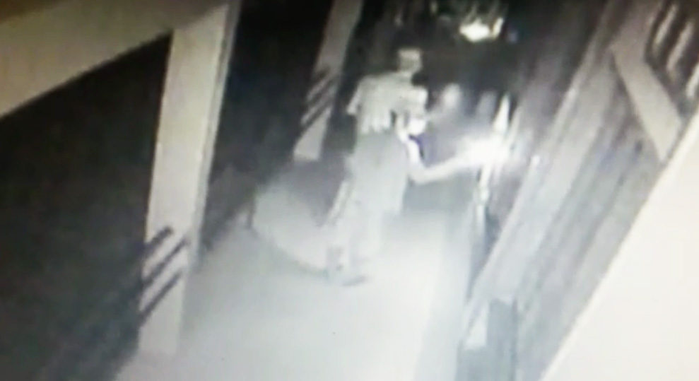 Câmera de segurança flagra criminosos incendiando escola pública no Bairro Quinze